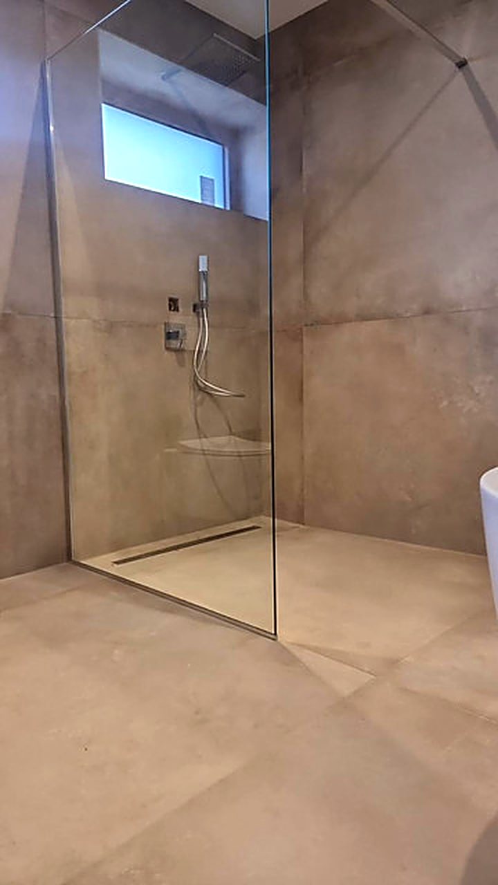 Douche à l'italienne réalisée par AIS Chauffage Sanitaire