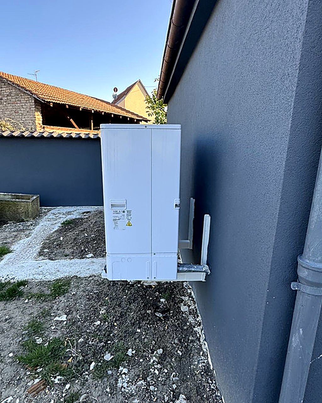 Pompe à chaleur air-eau installée par AIS Chauffage dans le Bas-Rhin